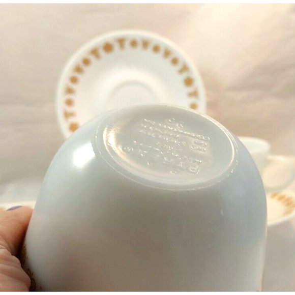 Vtg  Pyrex Corelle Butterfly Gold 2 Coffee Tea Cups w/ 3 saucers milk glass - Picture 4 of 6